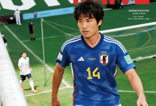 日本のスポーツビジネスとスポンサー戦略の変化を象徴するスタジアムと企業ロゴのイラスト